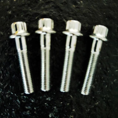 Slivery Finish DIN Standard M7 x 32 12 PT Bolt en M7 Nylon Lock Nut voor BBS Wielen in staal Finish ZINK
